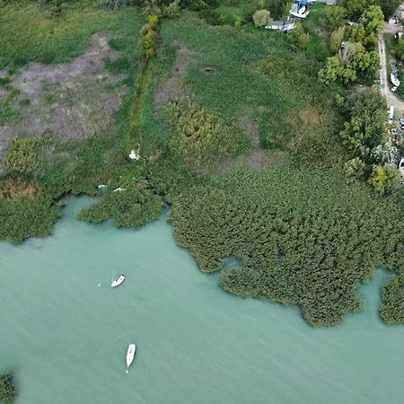 The Balaton Nest! 公寓